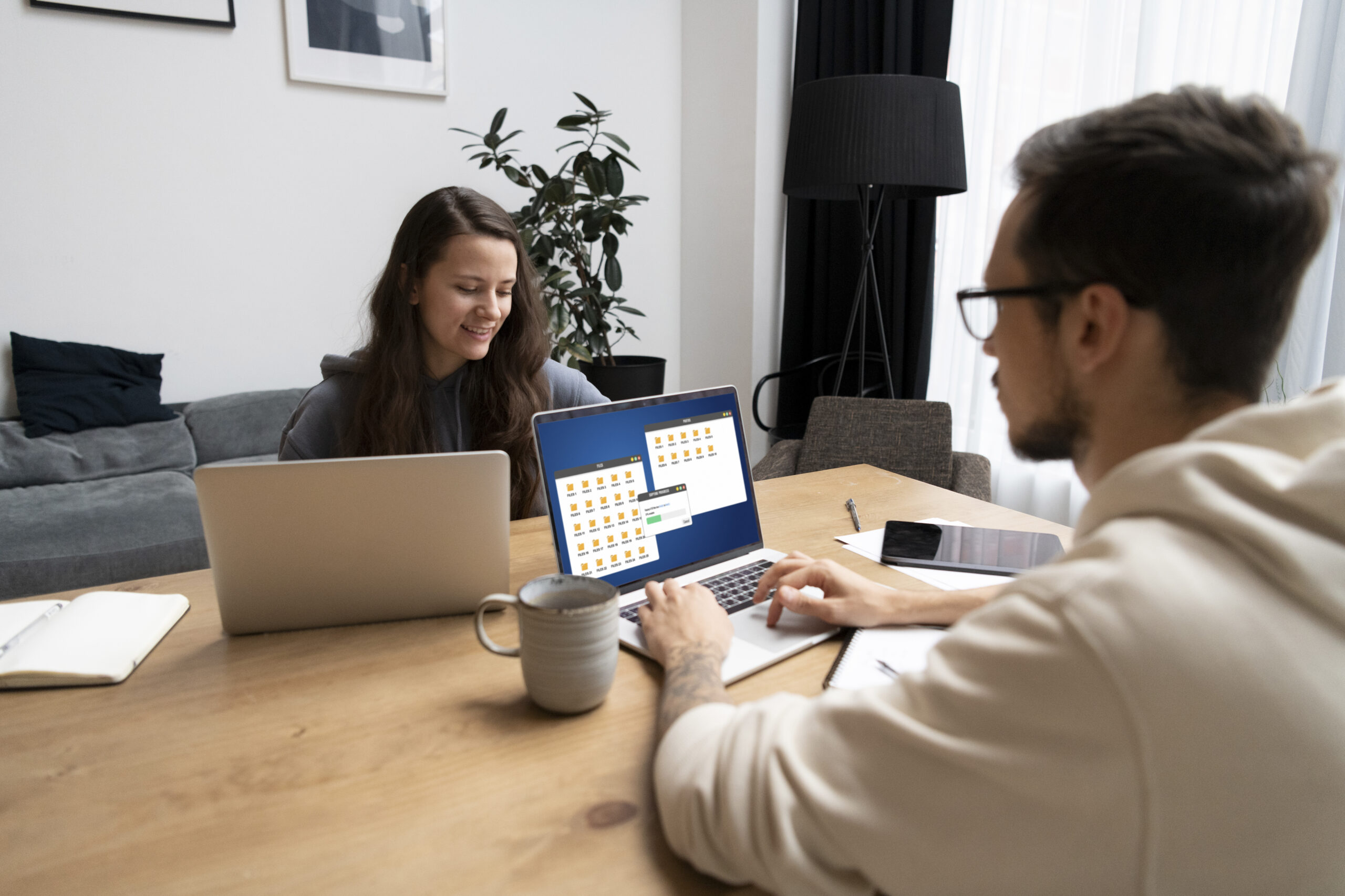 couple-desk-working-together-from-home web-design-img